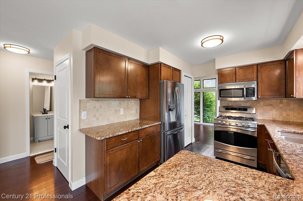 43587 Petrucci Drive, Clinton Twp, MI 48038 — Photo 13
