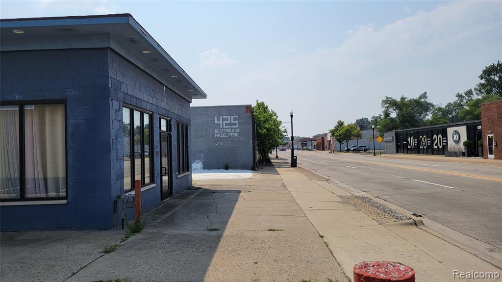 407 W 9 Mile Road, Hazel Park, MI 48030 — Photo 5