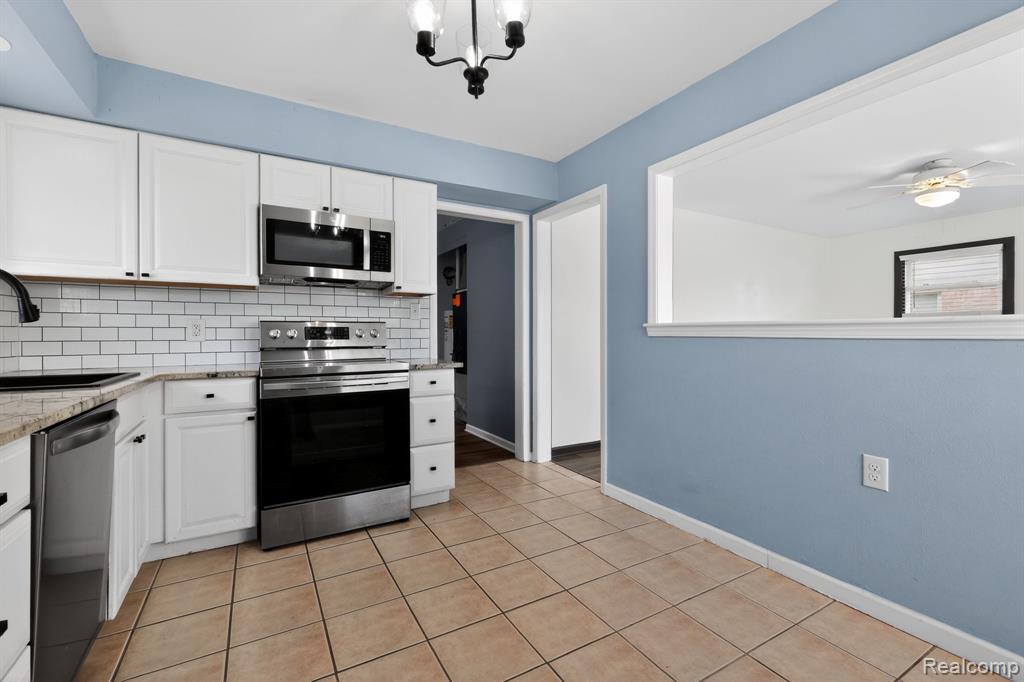 18570 Matthews Street, Riverview, MI 48193 — Photo 9