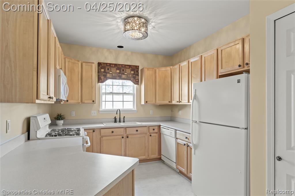 4200 Addington Drive, Commerce Twp, MI 48390 — Photo 10