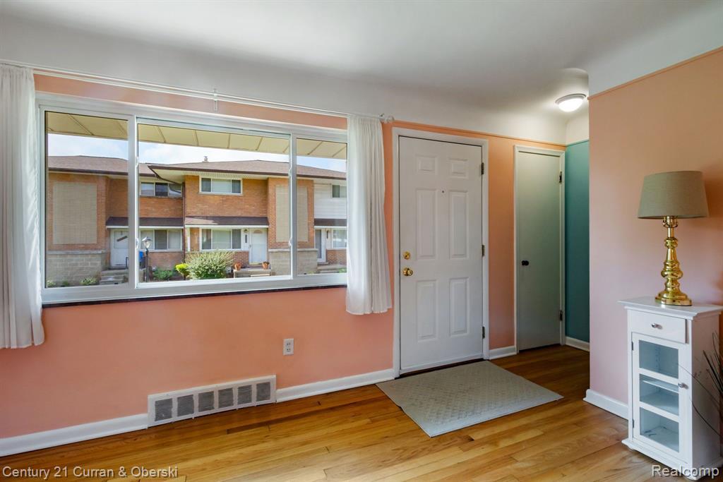 9917 MIDDLEBELT Road, Livonia, MI 48150 — Photo 9