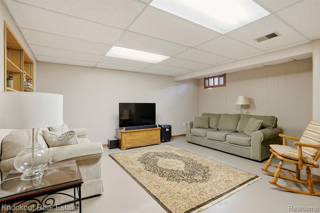 239 Churchgrove Road, Frankenmuth, MI 48734 — Photo 32
