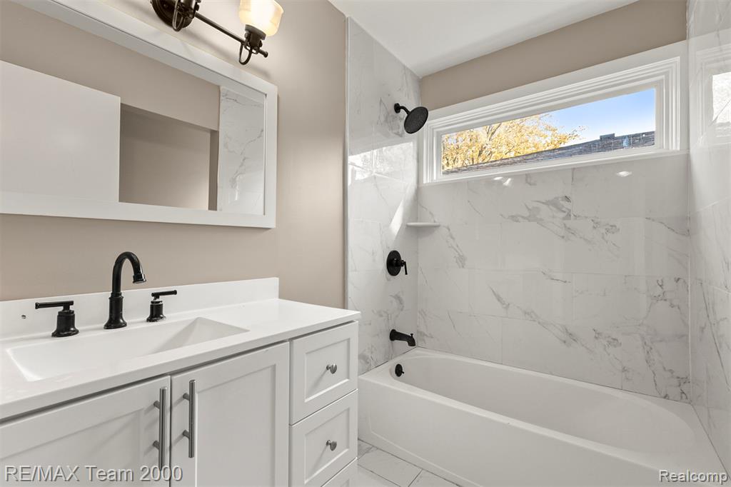 20602 Kenmore Avenue, Harper Woods, MI 48225 — Photo 12
