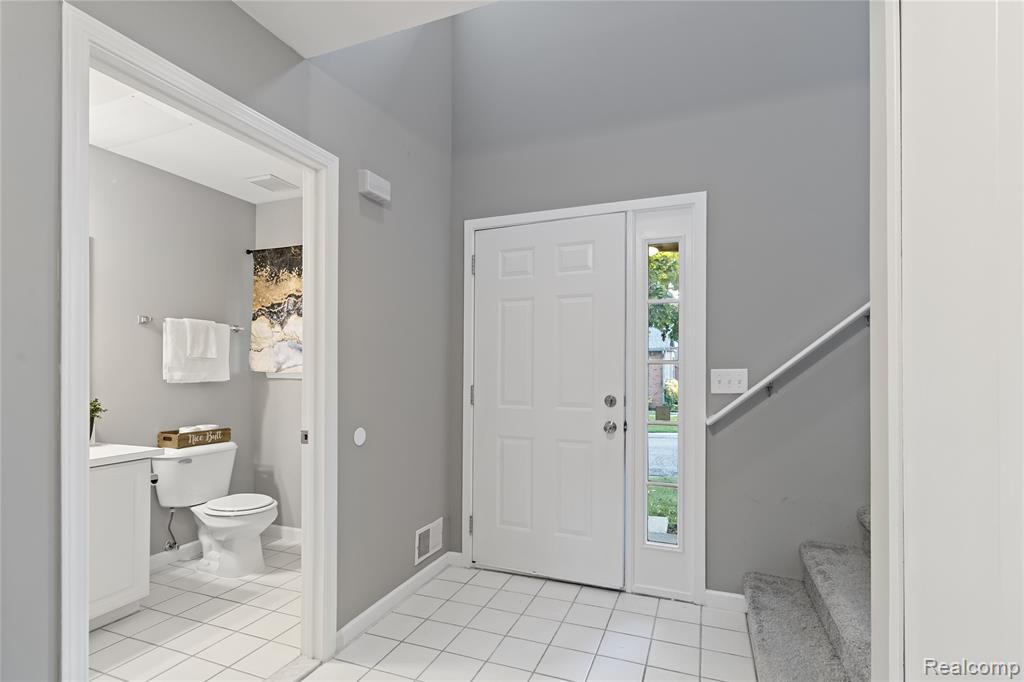 549 Winwood Court, Walled Lake, MI 48390 — Photo 3