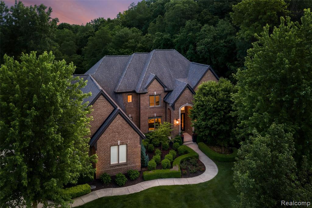2761 Plum Creek Drive, Oakland, MI