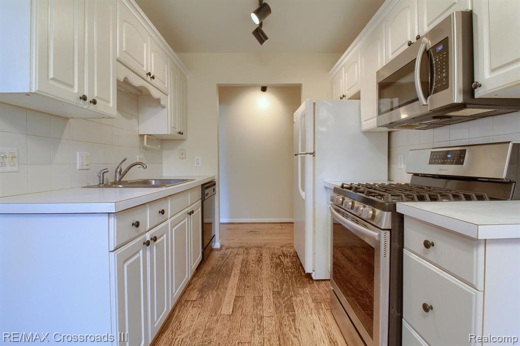 9629 Bayview Drive, 106, Ypsilanti, MI 48197 — Photo 13