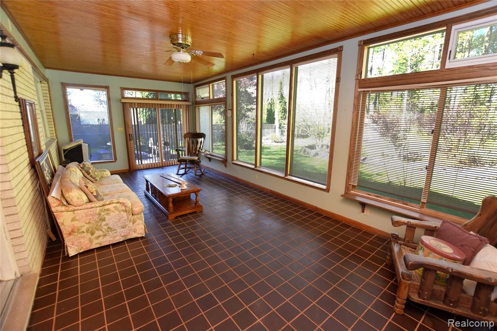 1349 Ox Yoke Drive, Flint, MI 48532 — Photo 8