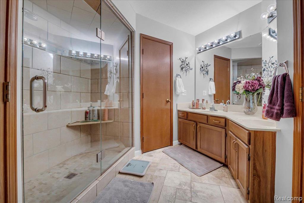 706 DONNALEE Drive, Monroe, MI 48162 — Photo 14