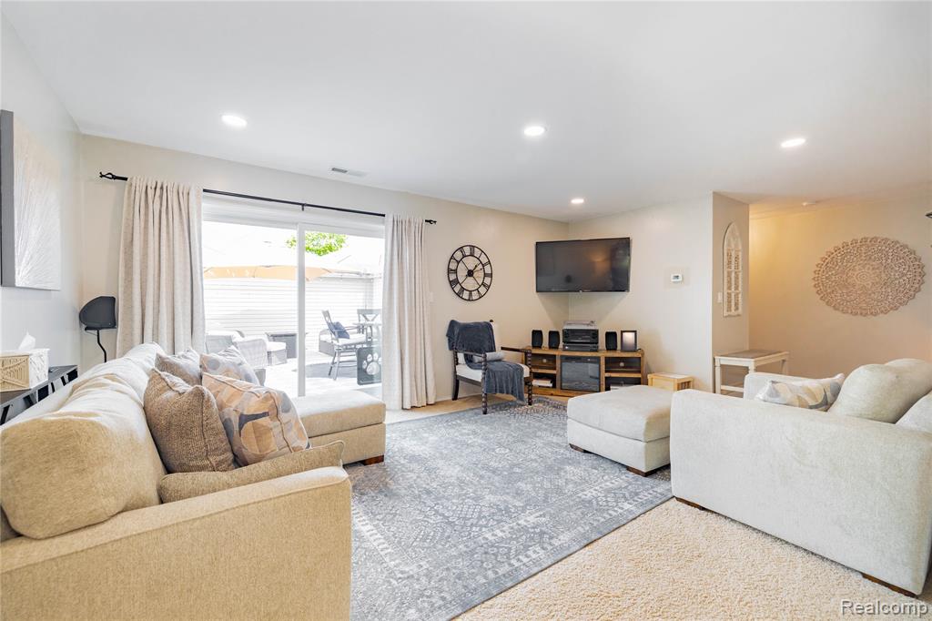 8095 Colony Drive, 22, Grosse Ile, MI 48138 — Photo 4