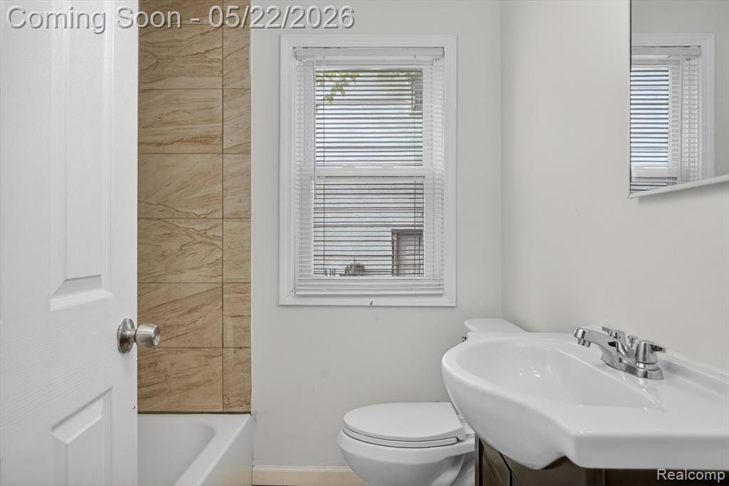 9160 Winthrop Street, Detroit, MI 48228 — Photo 25