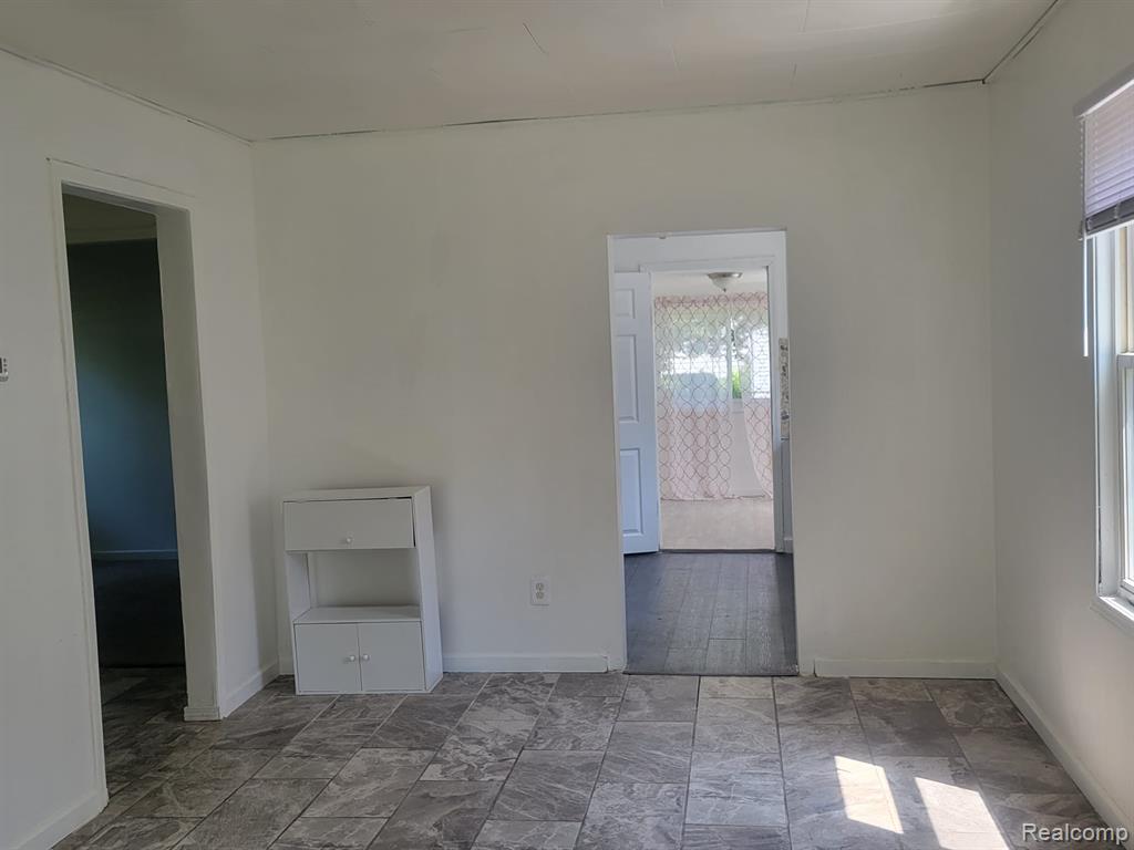 7027 Chalmers Avenue, Warren, MI 48091 — Photo 8