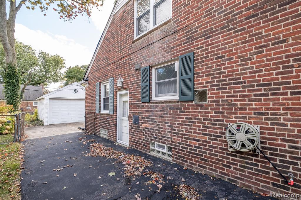 32210 Sheridan Drive, Beverly Hills, MI 48025 — Photo 20