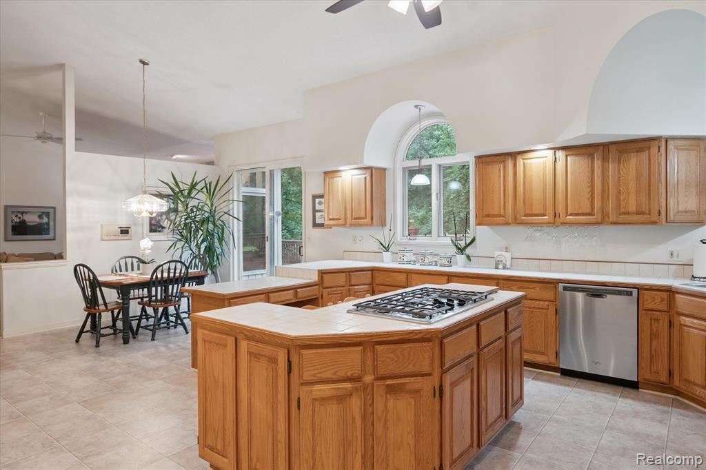 9724 Pine Valley Trail, Brighton, MI 48114 — Photo 18