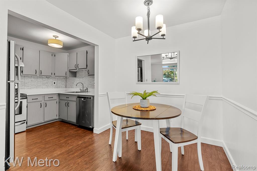 4909 CROOKS Road, E5, Royal Oak, MI 48073 — Photo 8