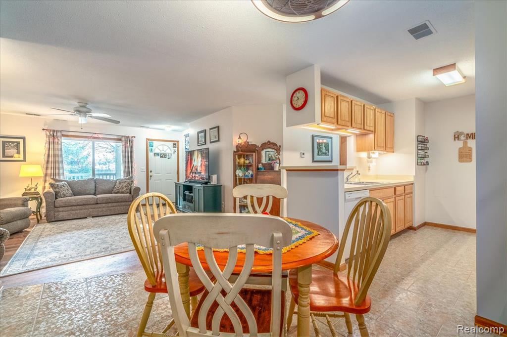 204 Marigold Circle, Westland, MI — Photo 10