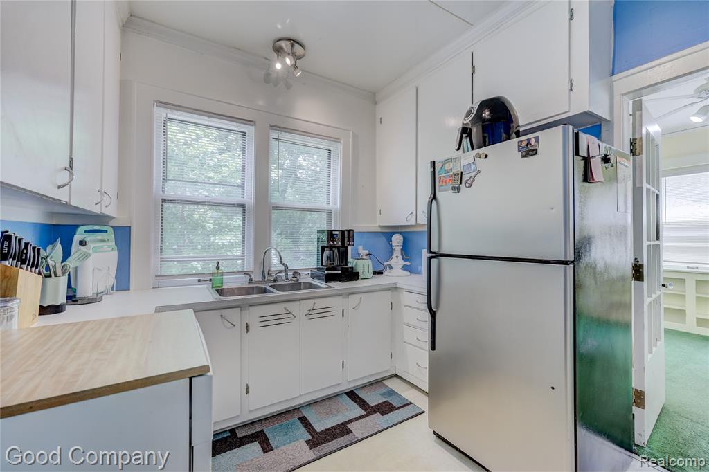 925 W Hazelhurst Street, Ferndale, MI 48220 — Photo 12
