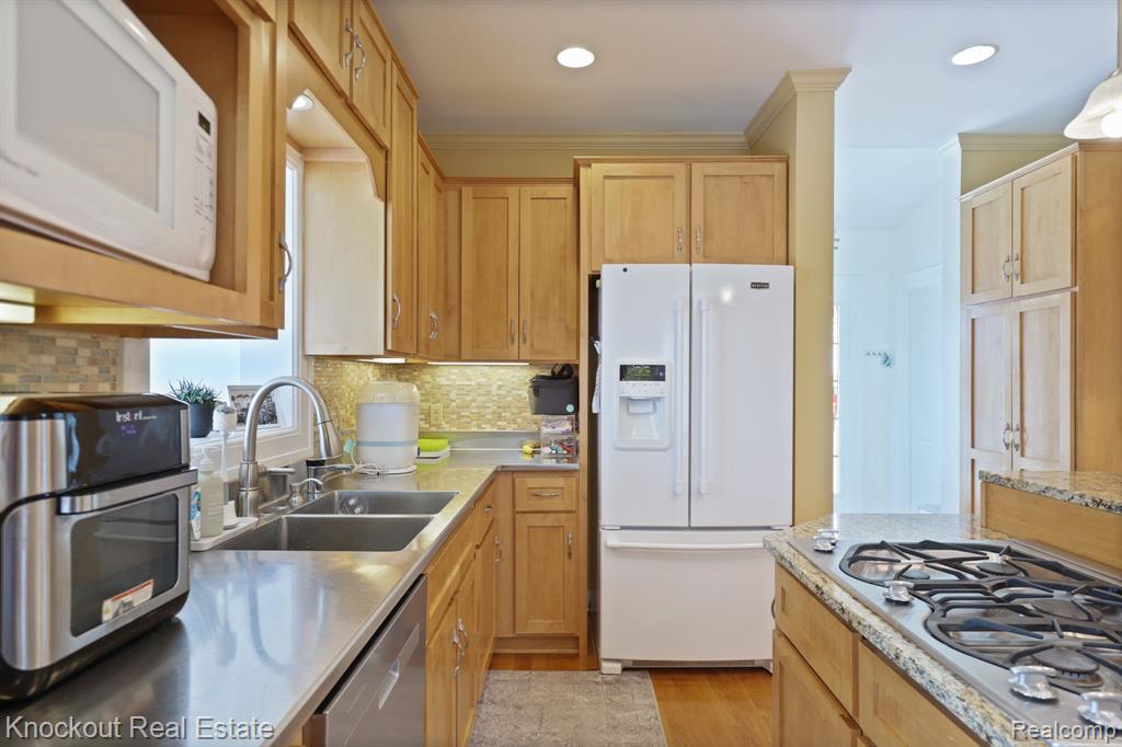 5383 Riverview Drive, Bridgeport, MI 48722 — Photo 20