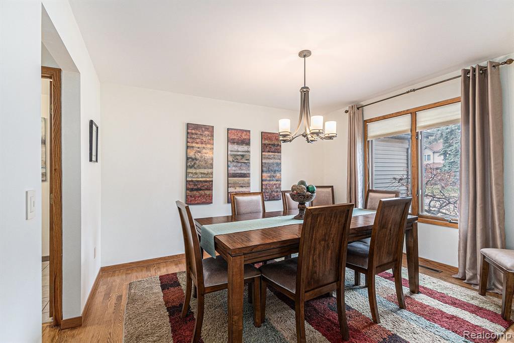 5102 FOXPOINT Circle, Midland, MI 48642 — Photo 5