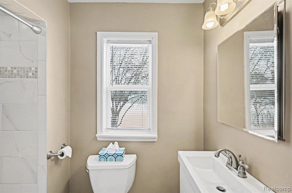 835 E Square Lake Road, Troy, MI 48085 — Photo 14