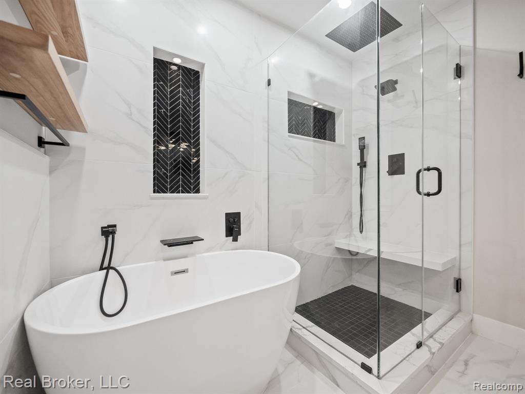 1909 Marie Circle, Bloomfield Hills, MI 48302 — Photo 12