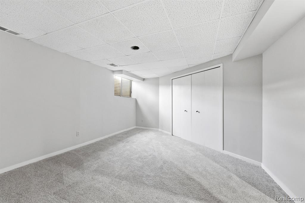 7533 Danbury Drive, West Bloomfield, MI — Photo 27