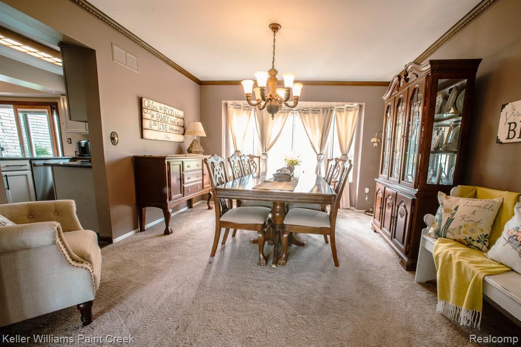 401 PINEHURST Drive, Rochester Hills, MI 48309 — Photo 6