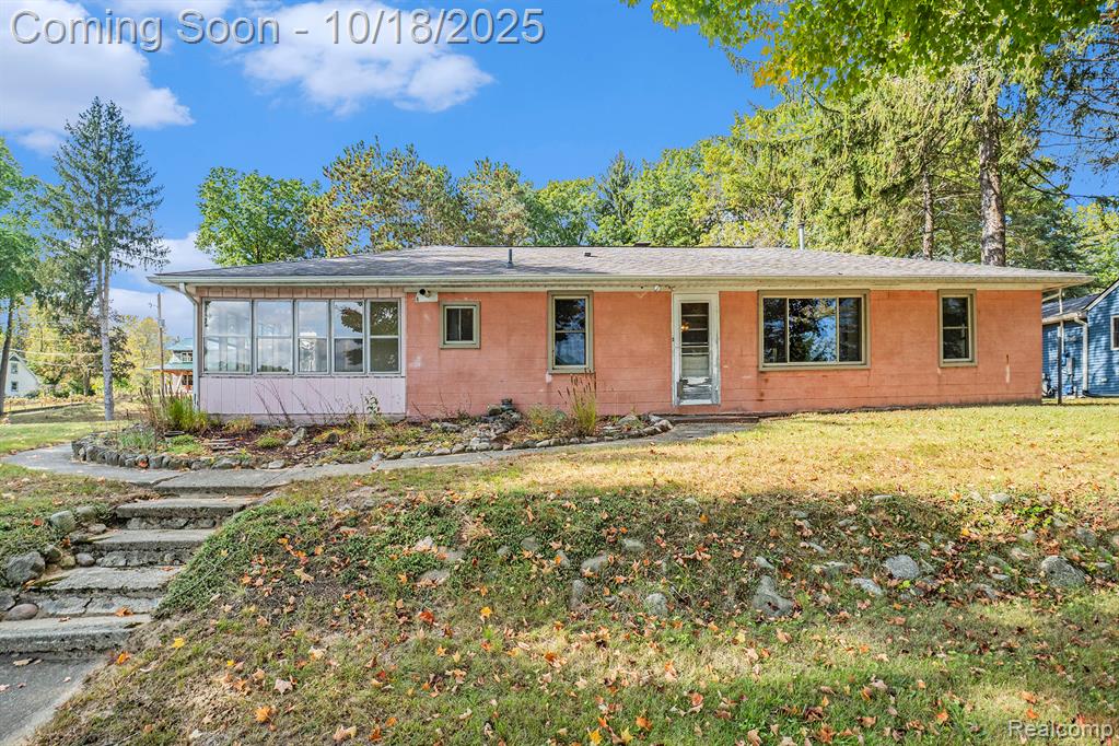 15303 Longfellow Drive, Byron, MI 48418 — front exterior