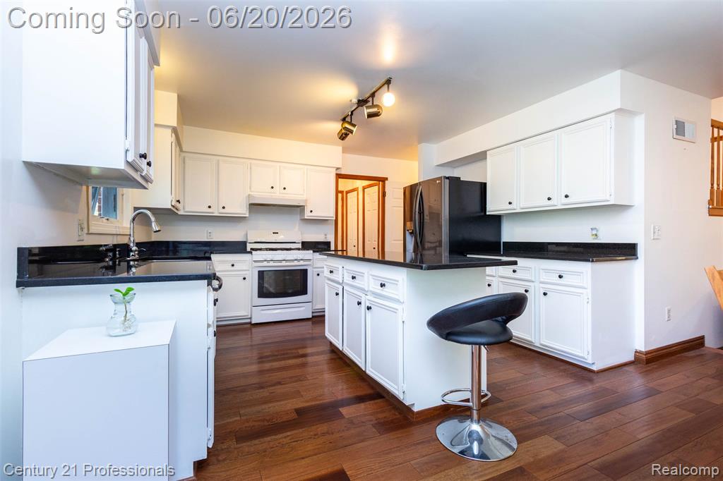 6241 Smithfield Drive, Troy, MI 48085 — Photo 14