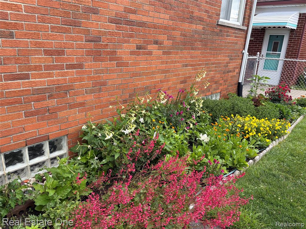 8318 Stanley Drive, Warren, MI 48093 — Photo 23