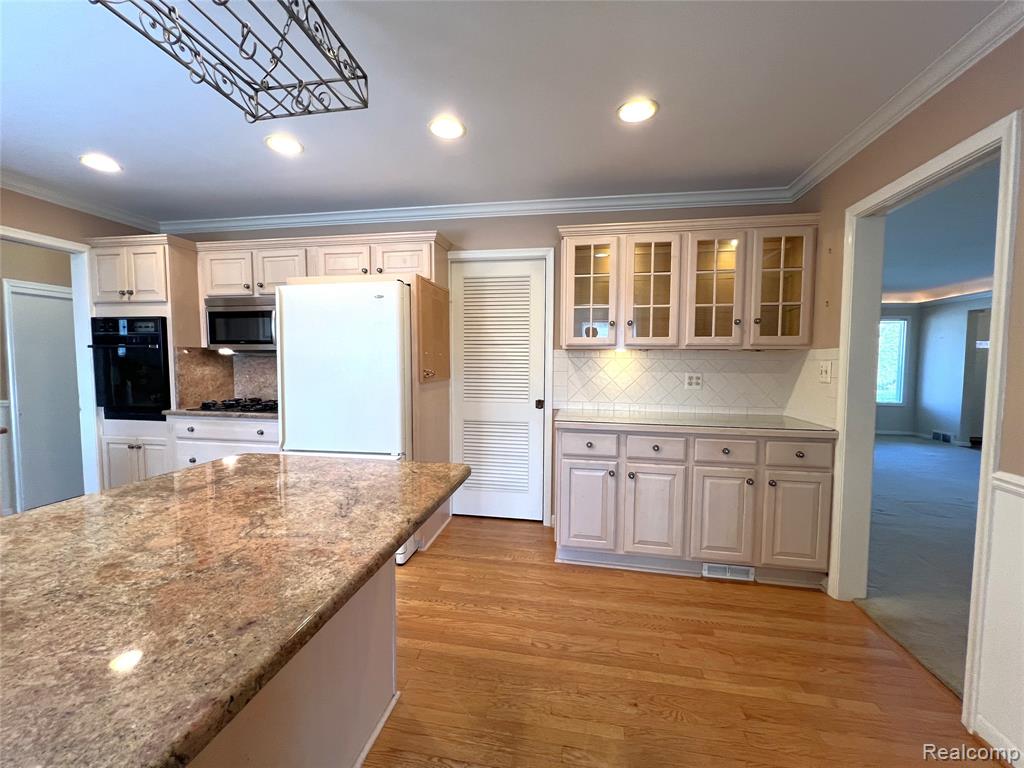 505 Anita Avenue, Grosse Pointe, MI 48236 — Photo 12