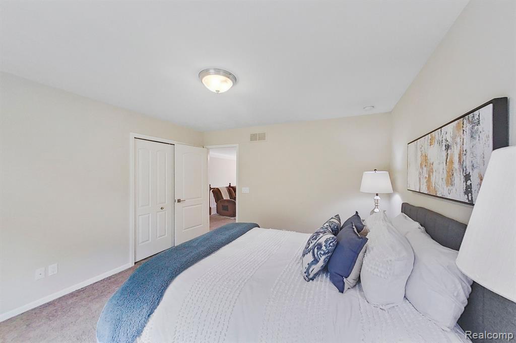 50736 SEVILLA Circle, Novi, MI — Photo 38