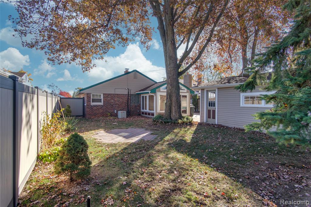 18552 Hinton Street, Riverview, MI 48193 — Photo 24