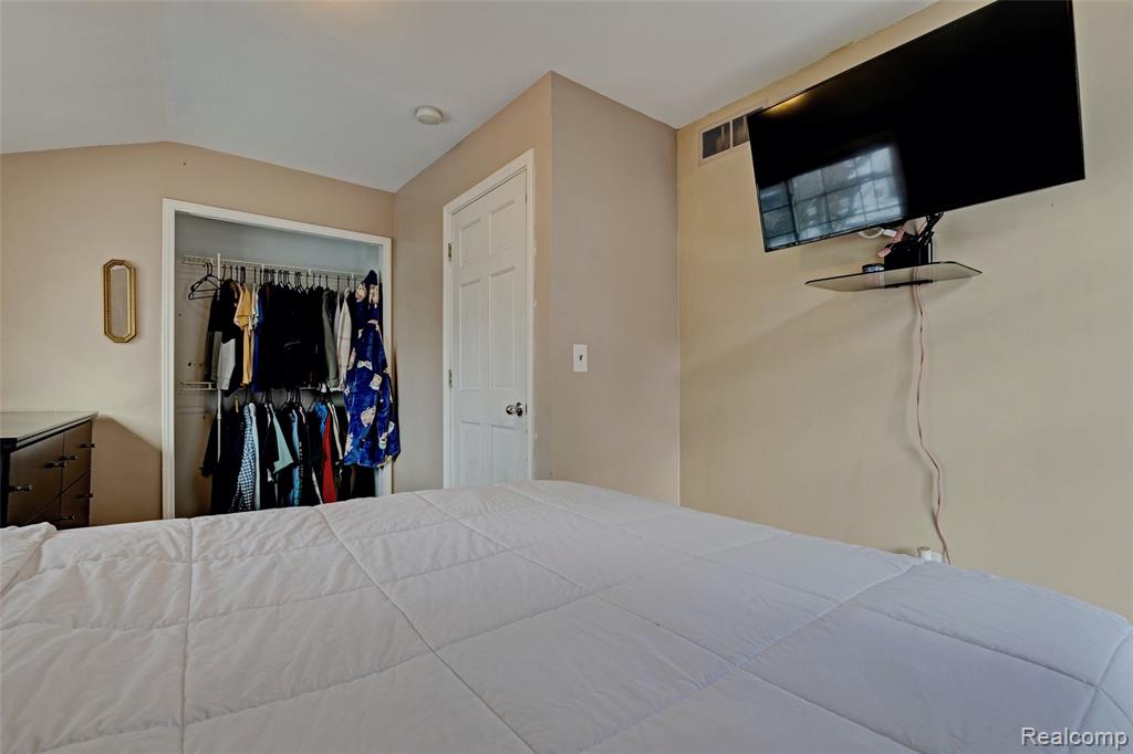 126 N North Shore Drive, Lake Orion, MI 48362 — Photo 28