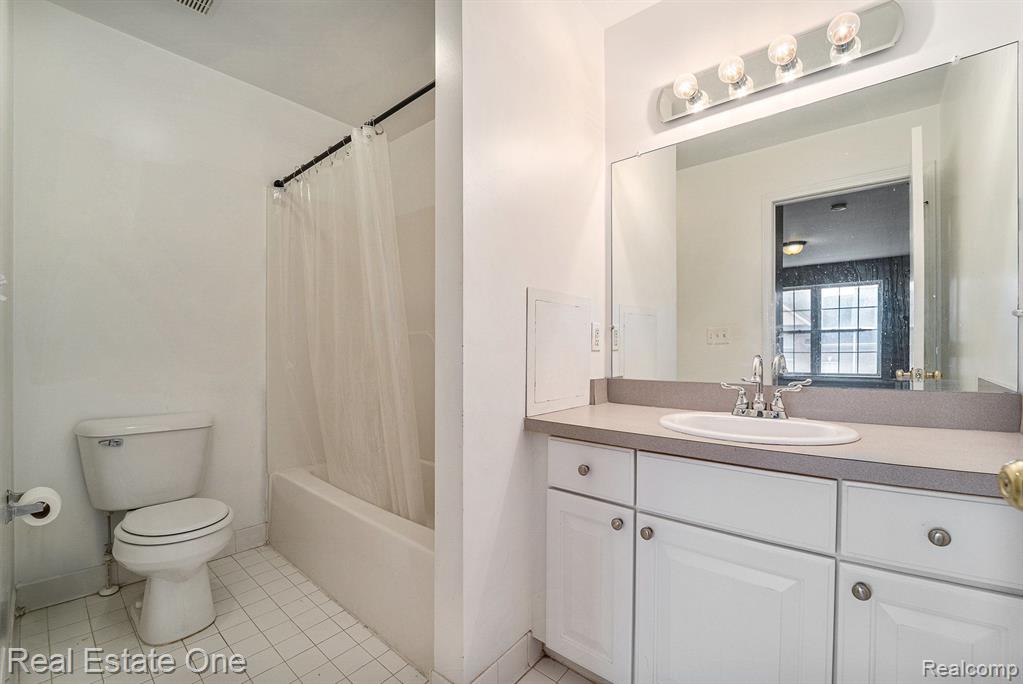 25406 Saint James, Southfield, MI 48075 — Photo 18