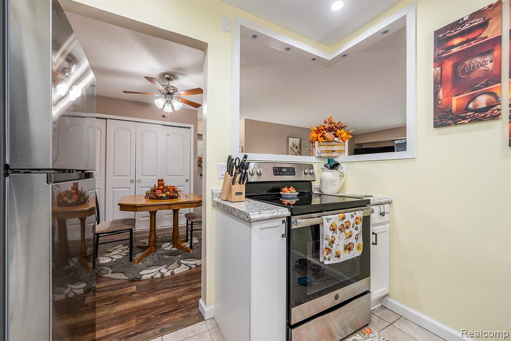 35912 Ann Arbor Trail, Livonia, MI 48150 — Photo 11