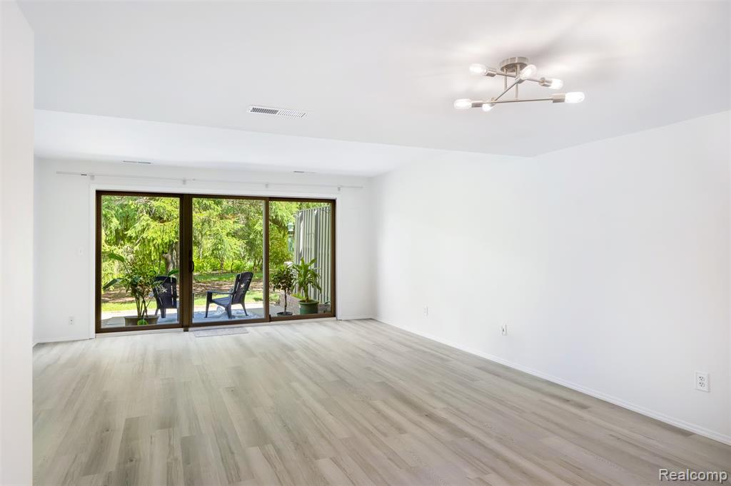 686 Peninsula Court, Ann Arbor, MI 48105 — Photo 6