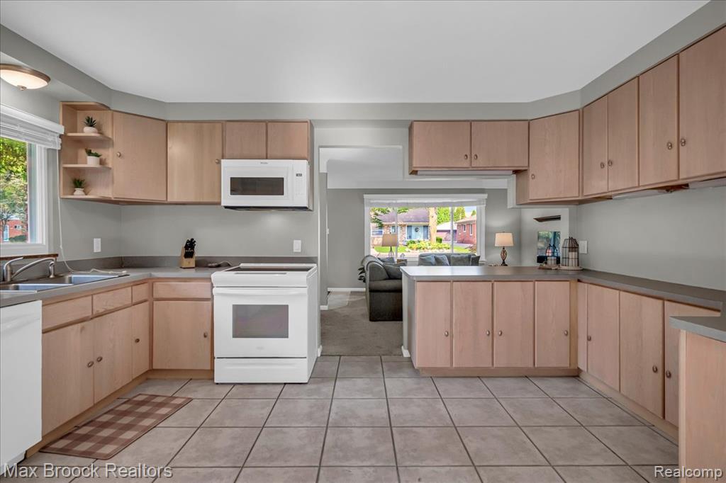 1408 Avondale Street, Sylvan Lake, MI 48320 — Photo 12