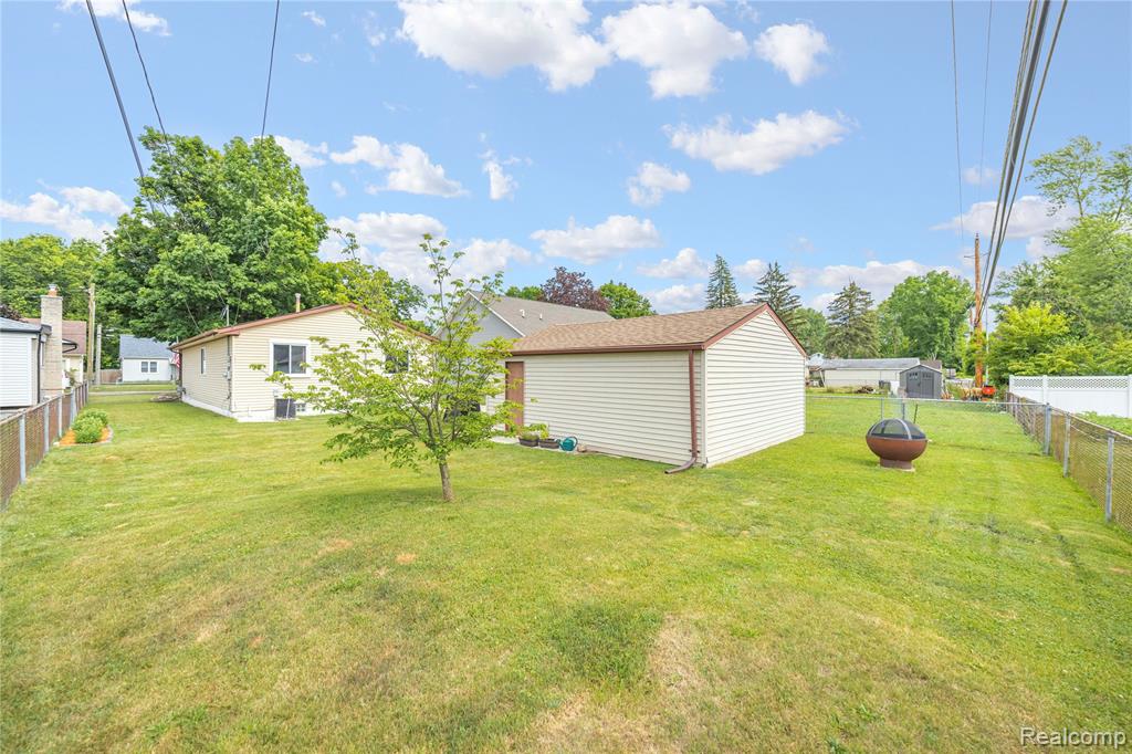 9085 Deering Street, Livonia, MI 48150 — Photo 36