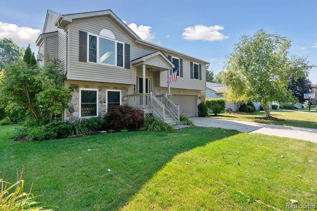 480 Andover Woods Drive, Fenton, MI 48430 — Photo 2