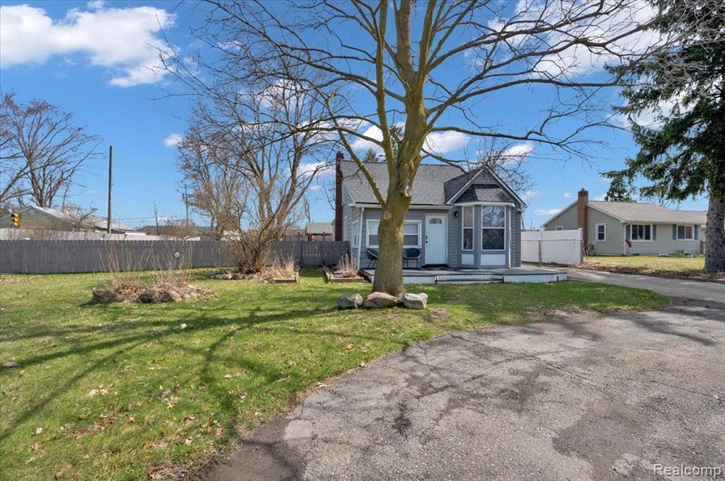895 GLASPIE Road, Oxford, MI 48371 — Photo 16