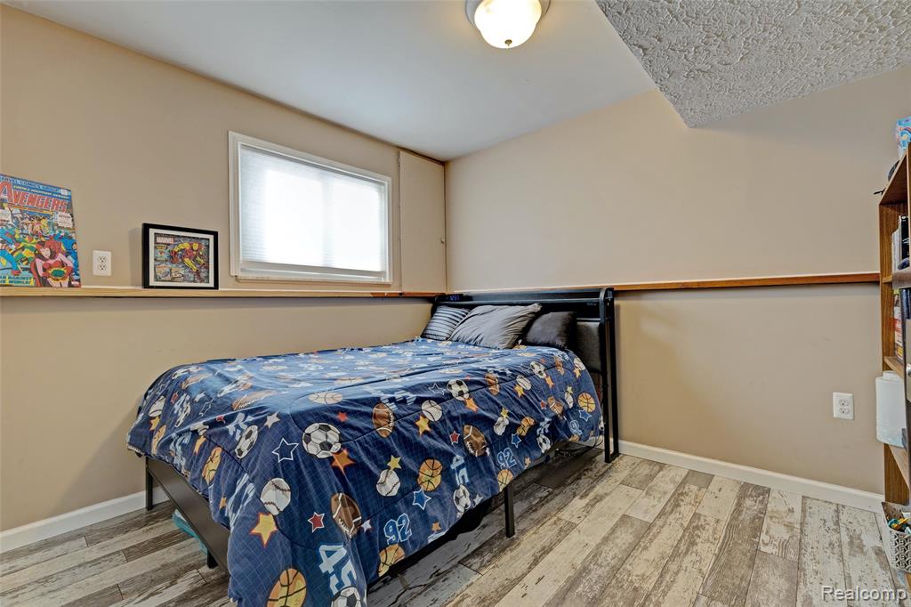 4380 Baza, Leonard, MI 48367 — Photo 31