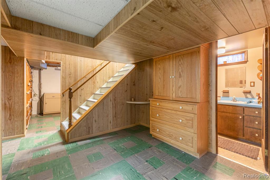 8255 Kinmore Street, Dearborn Heights, MI 48127 — Photo 28