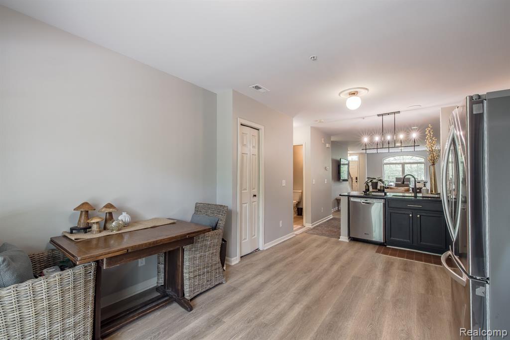 617 Village Lane, 58, Milford, MI 48381 — Photo 15