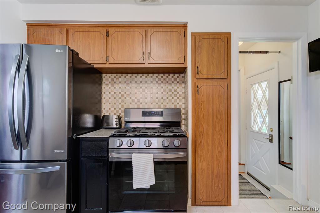 663 GOODALE Avenue, Clawson, MI — Photo 11