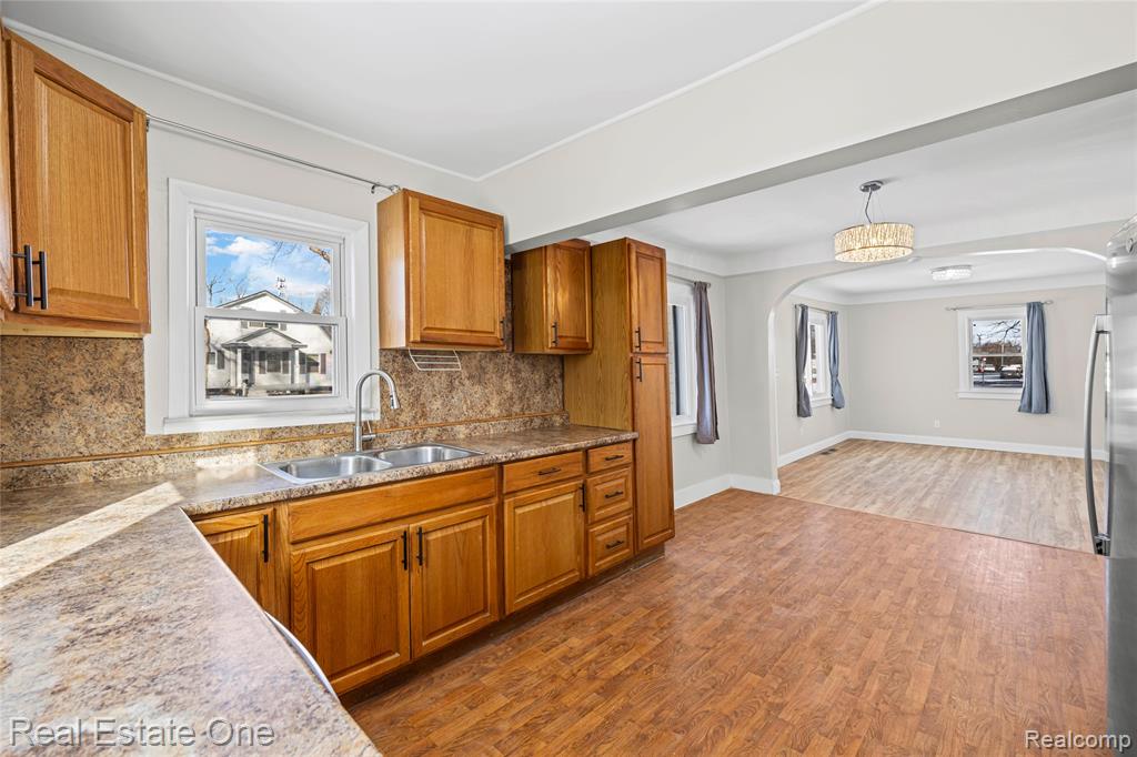 943 Premont Avenue, Waterford, MI 48328 — Photo 11