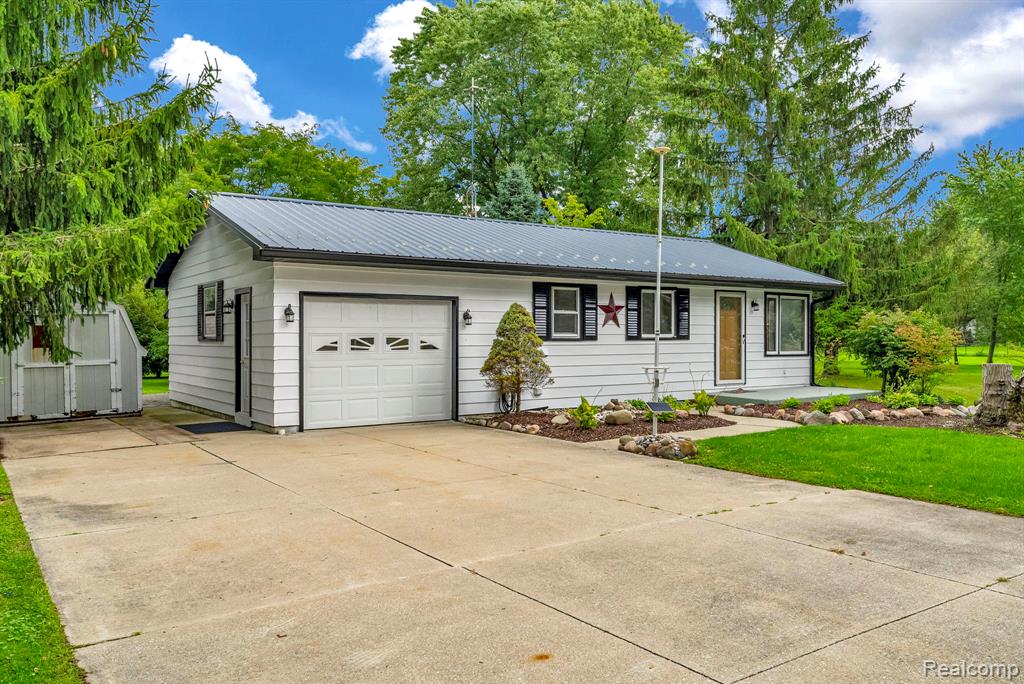 538 N Neeper Street, Capac, MI 48014 — Photo 2