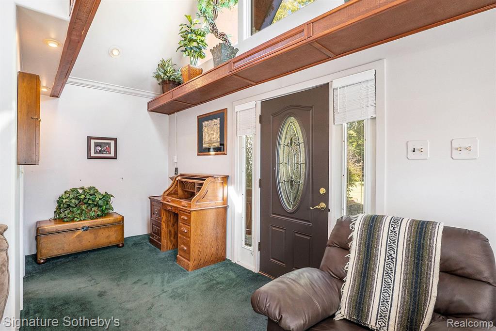 6143 MONROVIA Drive, Waterford, MI 48329 — Photo 4