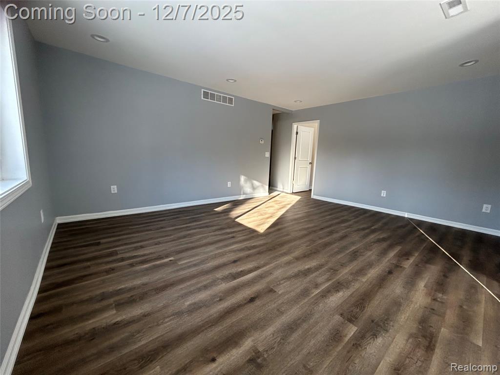 2488 Willow Beach Street, Keego Harbor, MI 48320 — Photo 8