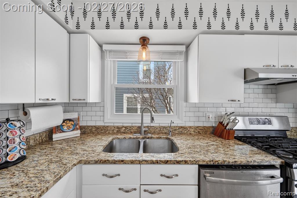 801 Linden Way, Auburn Hills, MI 48326 — Photo 19