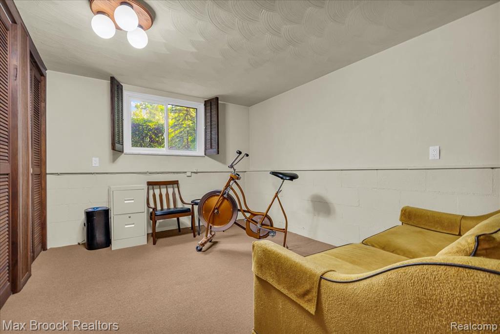 2419 Avondale Street W, Sylvan Lake, MI 48320 — Photo 18